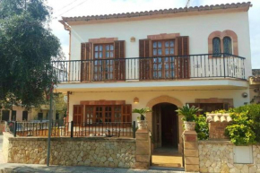 Spacious house in S'Illot with garden for 6 people